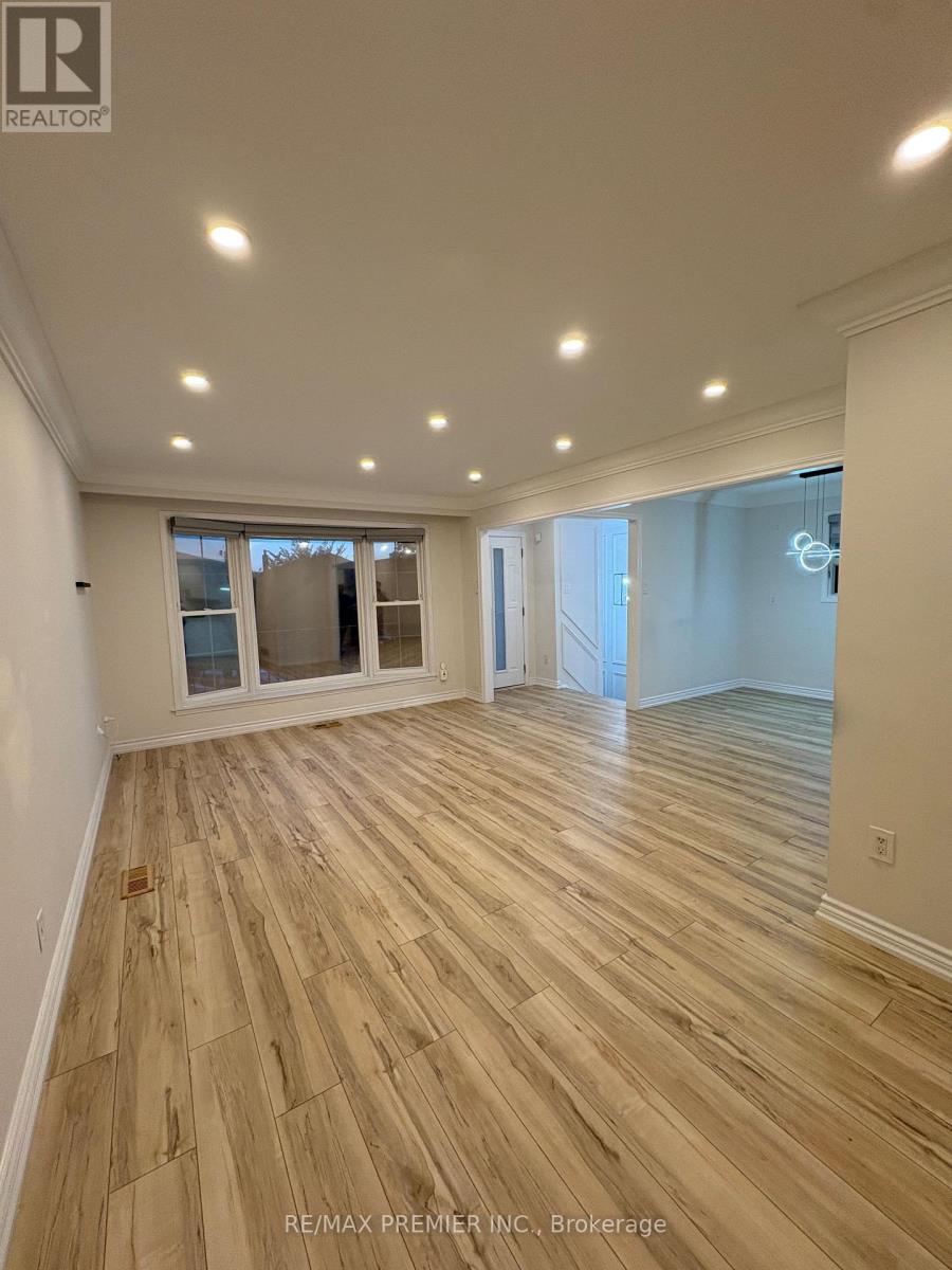 Upper Level - 21 Avon Crescent, Vaughan, Ontario  L4L 1H4 - Photo 4 - N13540726