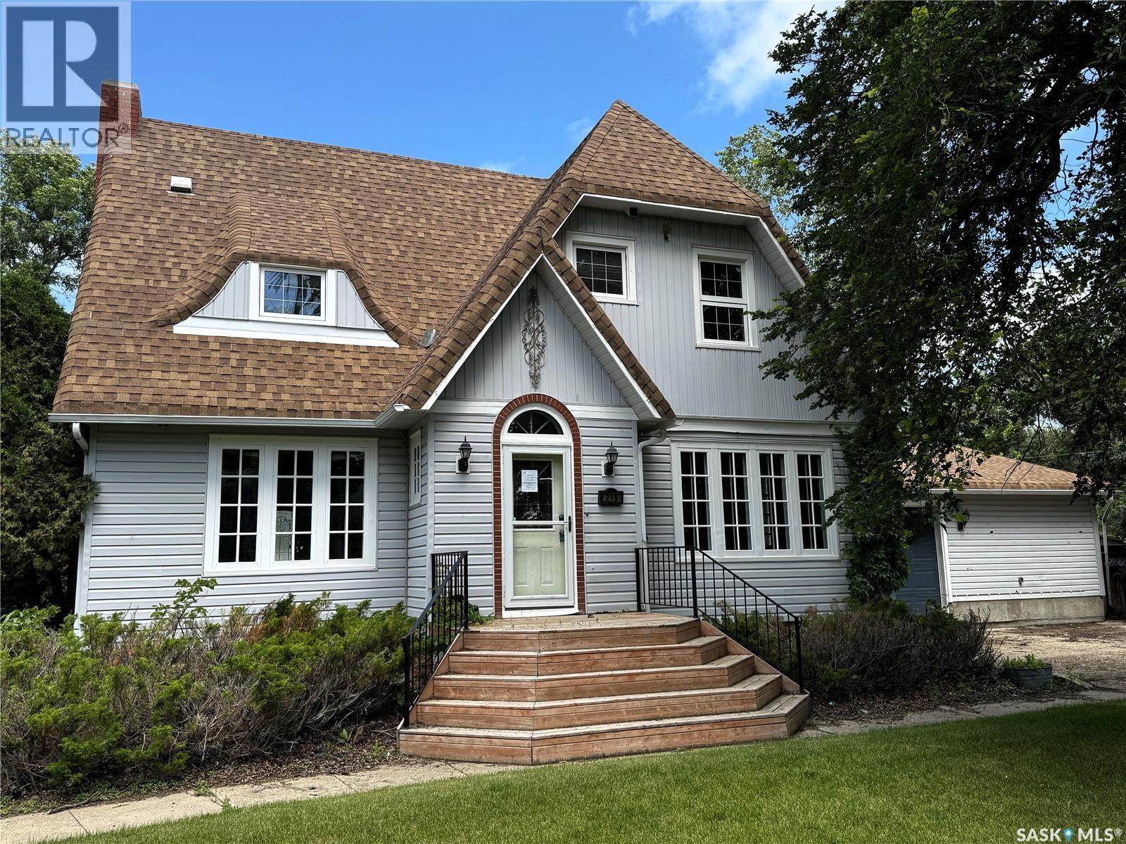 215 7th AVENUE E, Shaunavon