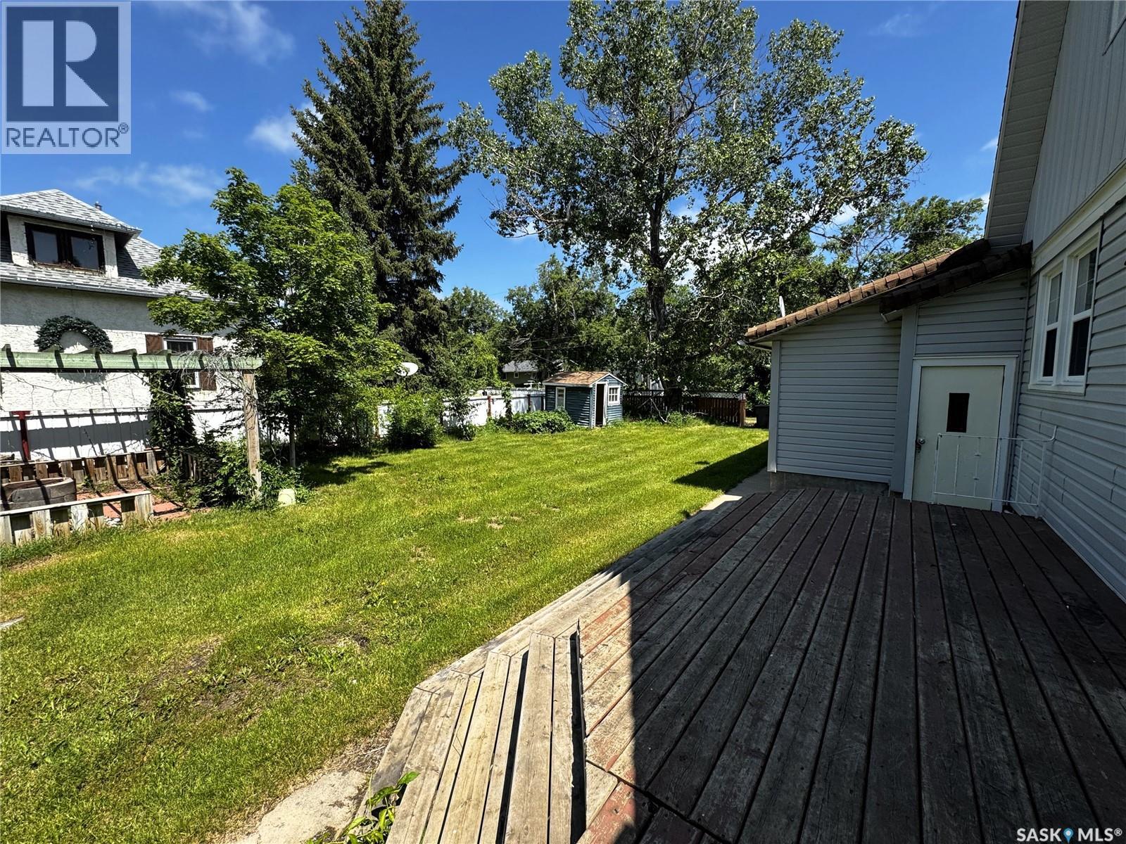 215 7th Avenue E, Shaunavon, Saskatchewan  S0N 2M0 - Photo 33 - SK041904