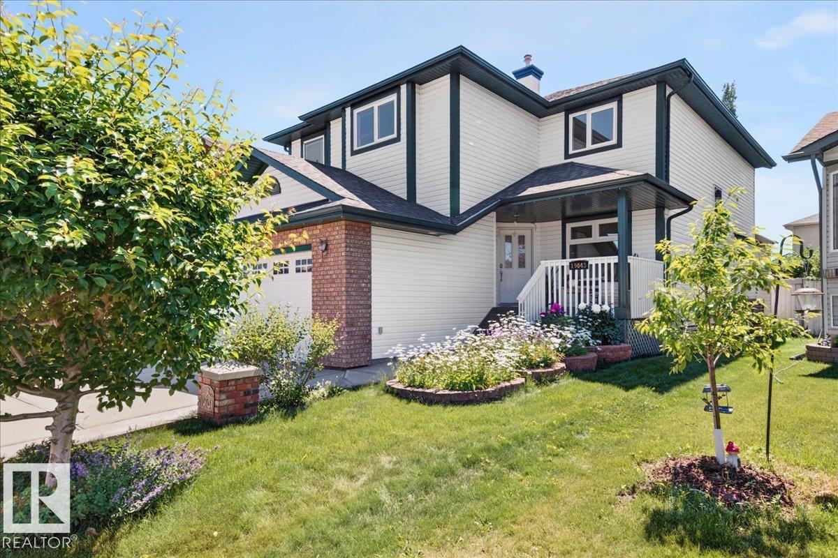 19043 49 Av NW, Edmonton, Alberta  T6M 2T9 - Photo 2 - E4497722