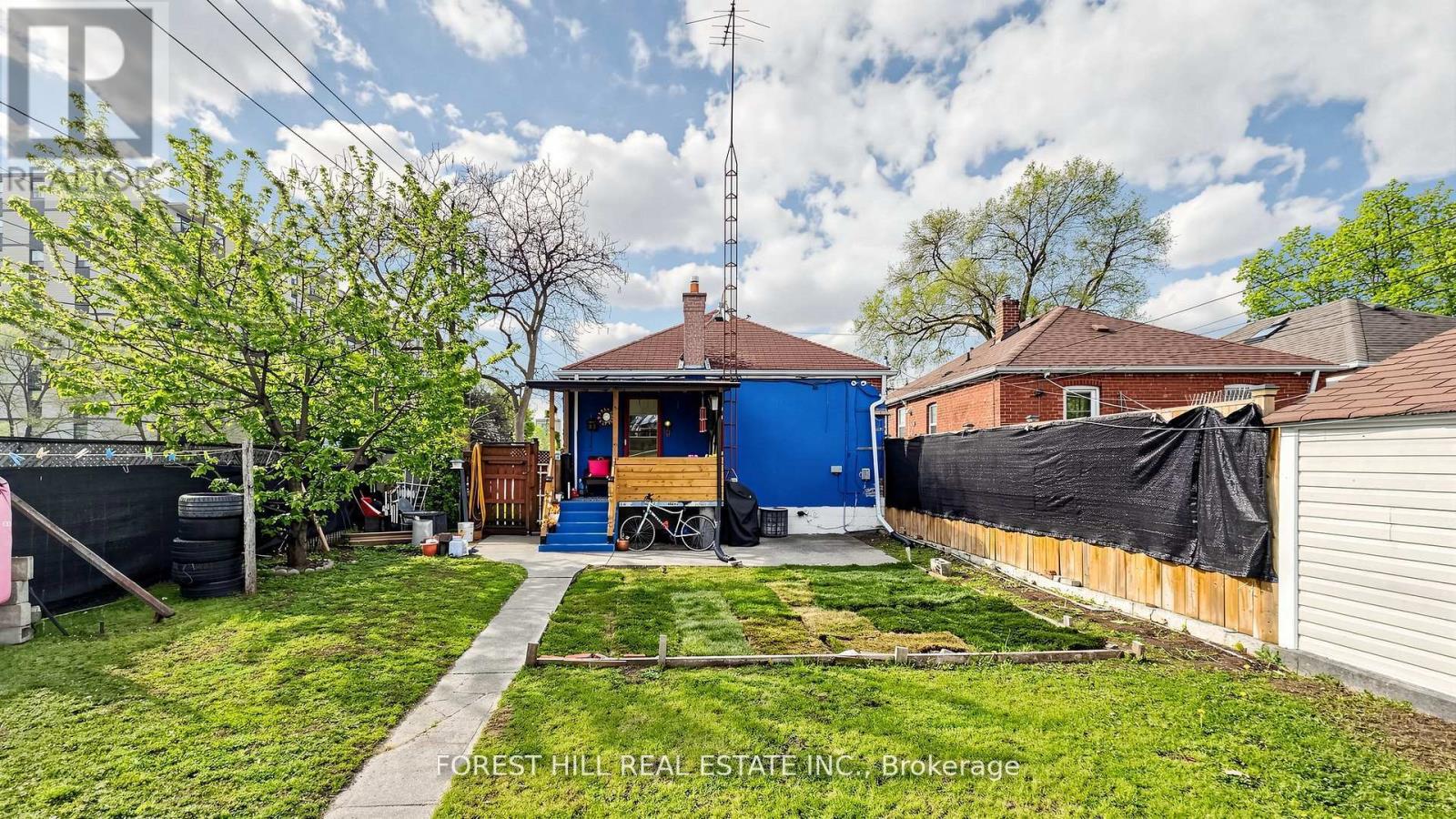 2 Ellins Avenue, Toronto, Ontario M6N 2A1 - Photo 4 - W13524350