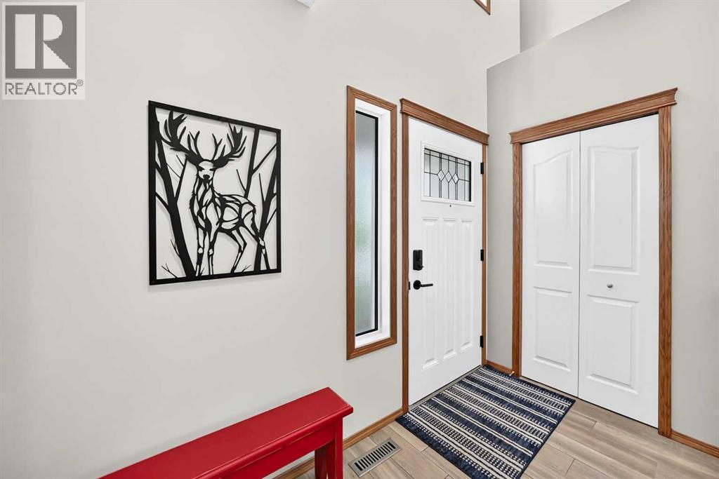 7919 Cougar Ridge Avenue SW, Calgary, Alberta  T3H 5L4 - Photo 2 - A2326820