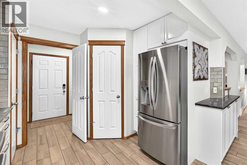 7919 Cougar Ridge Avenue SW, Calgary, Alberta  T3H 5L4 - Photo 7 - A2326820