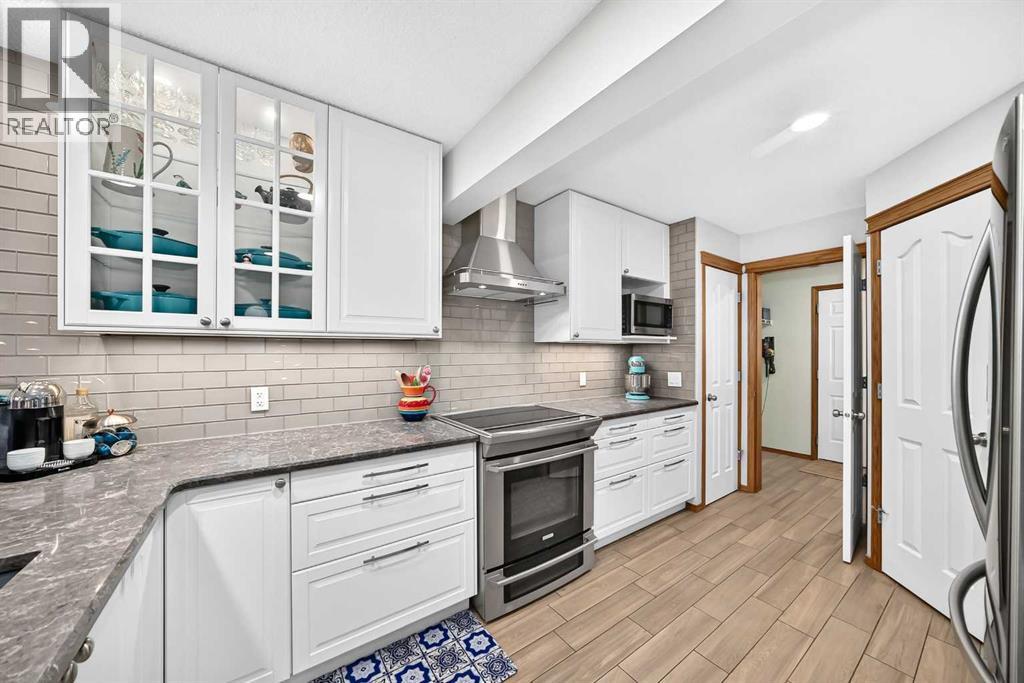 7919 Cougar Ridge Avenue SW, Calgary, Alberta  T3H 5L4 - Photo 5 - A2326820