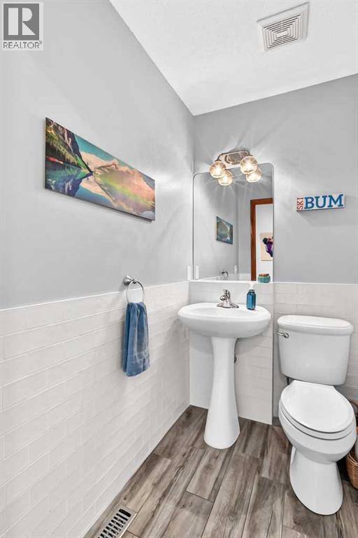 7919 Cougar Ridge Avenue SW, Calgary, Alberta  T3H 5L4 - Photo 22 - A2326820