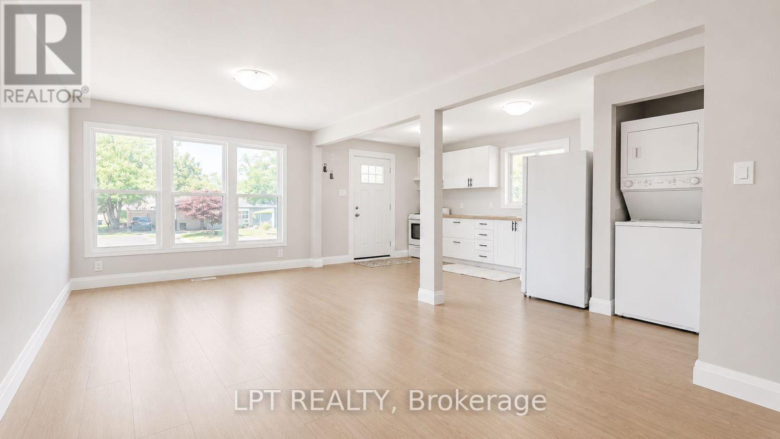 43 Newbury Drive, Newmarket, Ontario L3Y 4P9 - Photo 3 - N13525108