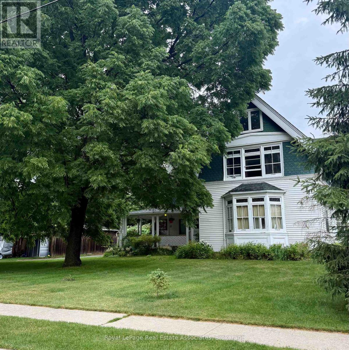 17 ALEXANDER STREET, Brampton, Ontario