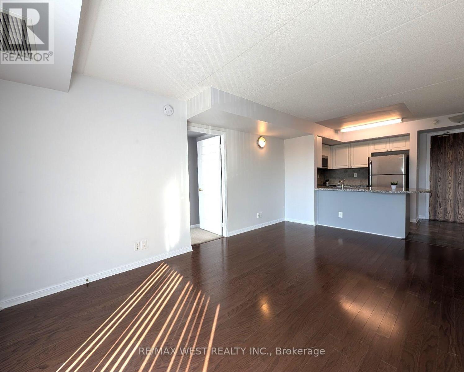 203 - 65 Via Rosedale, Brampton, Ontario  L6R 3N8 - Photo 8 - W12990976