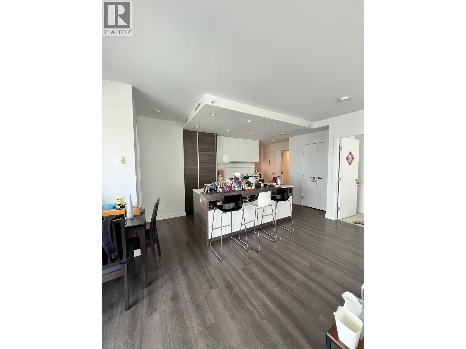 4688 KINGSWAY, burnaby, British Columbia