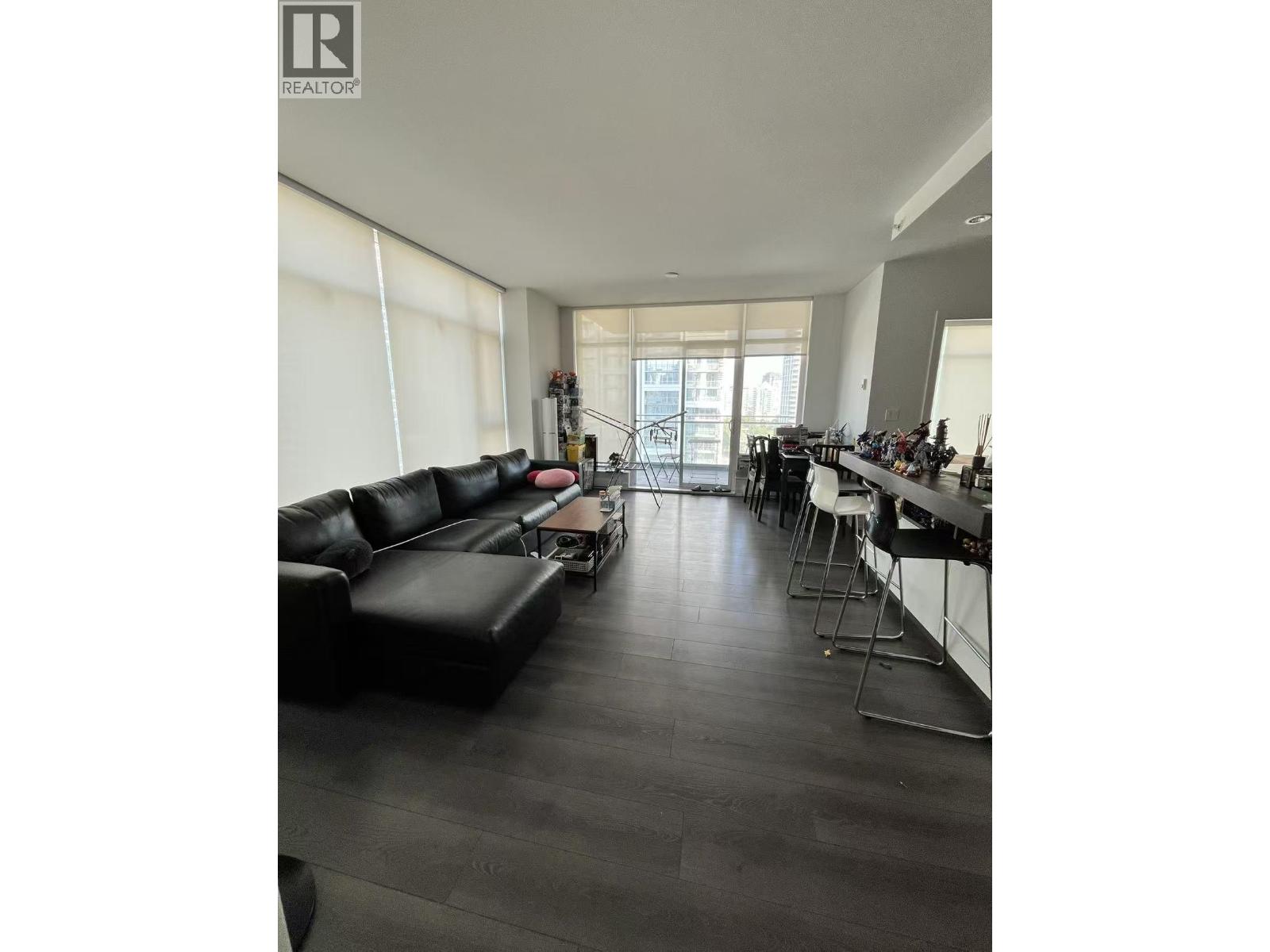 4688 Kingsway, Burnaby, British Columbia  V5H 4L9 - Photo 2 - R3144382