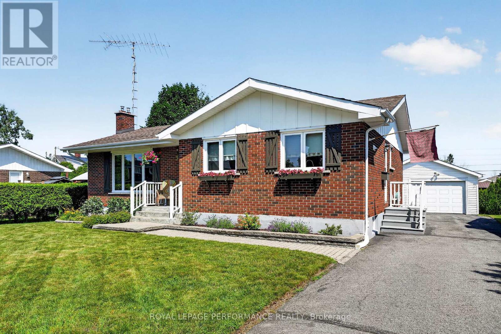 32 FROST AVENUE N, South Stormont