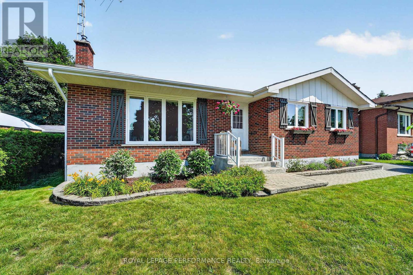 32 Frost Avenue N, South Stormont, Ontario K0C 1P0 - Photo 2 - X13540908
