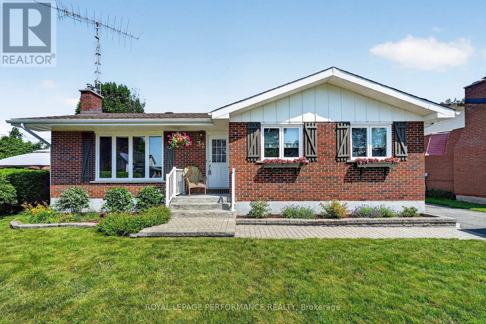 32 Frost Avenue N, South Stormont, Ontario K0C 1P0 - Photo 3 - X13540908