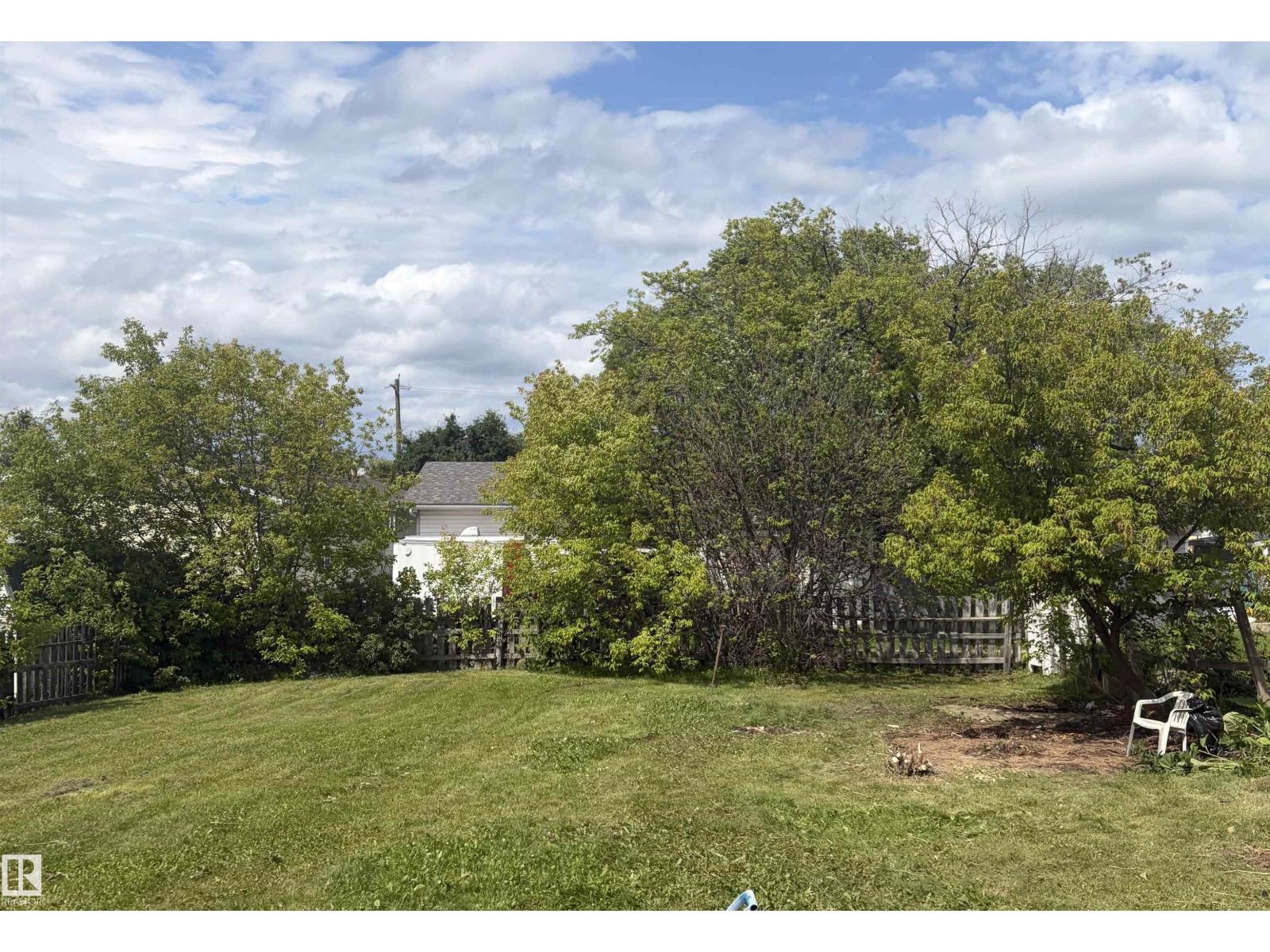 820 16 Av, Cold Lake, Alberta  T0A 0V4 - Photo 3 - E4497730
