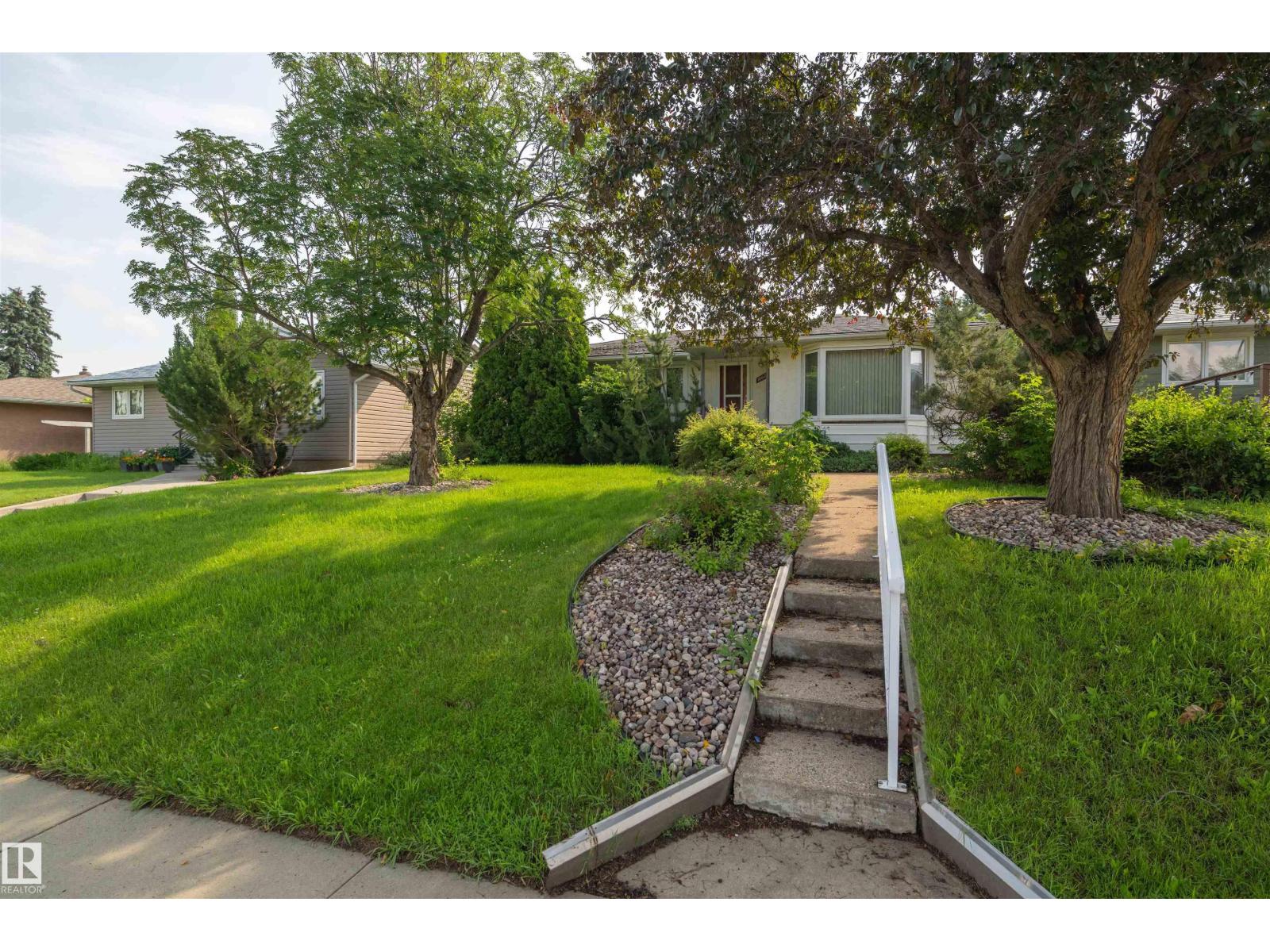 10627 43 ST NW, Edmonton, Alberta