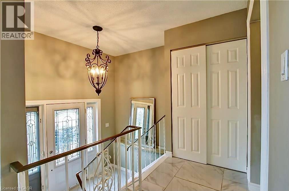 599 Upper Horning Road Unit# Main/upper, Hamilton, Ontario  L9C 7P8 - Photo 3 - 40846238