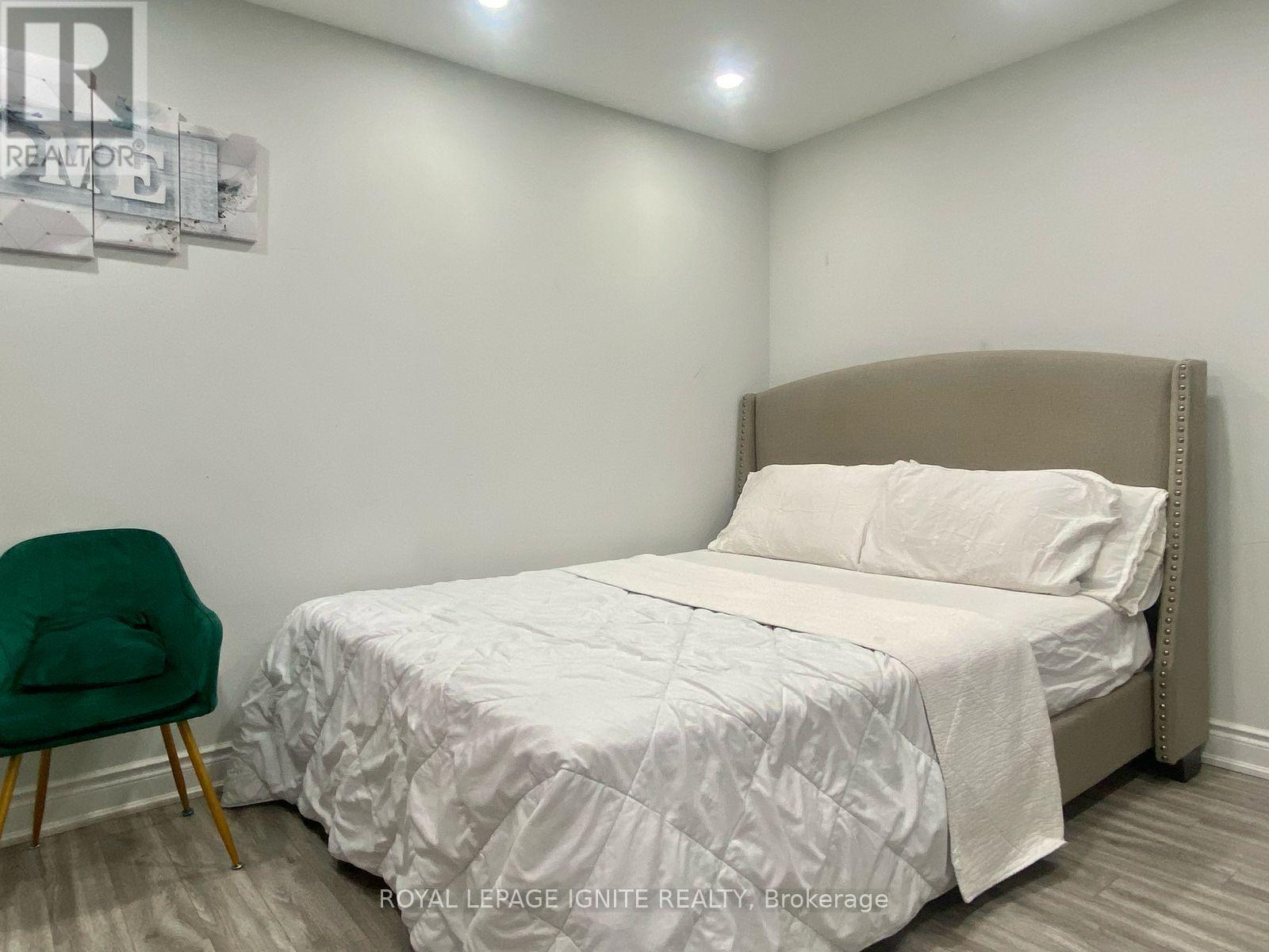 Unit B (Bsmt) - 15 Sugarcane Avenue, Brampton, Ontario  L6R 3C8 - Photo 7 - W13541010