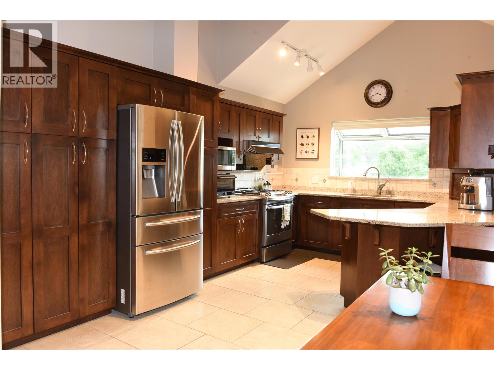 2220 Paulus Crescent, Burnaby, British Columbia  V5A 2M4 - Photo 4 - R3144439