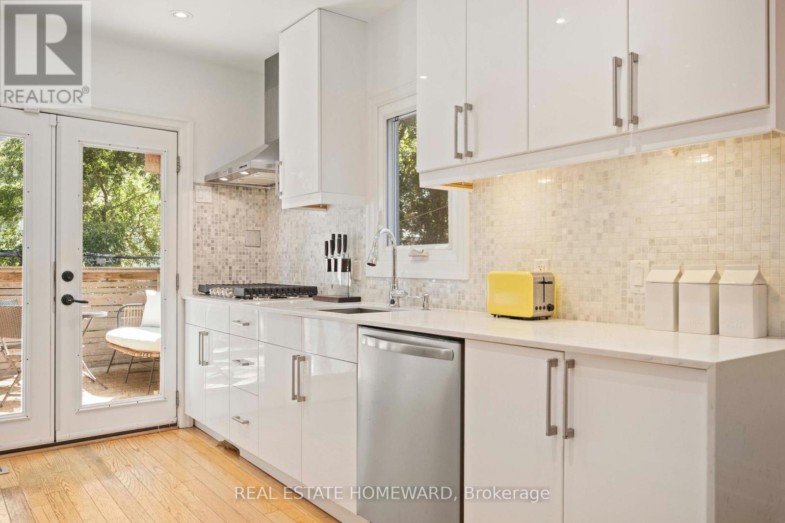 27 Mountalan Avenue, Toronto, Ontario  M4J 1H3 - Photo 22 - E13538358