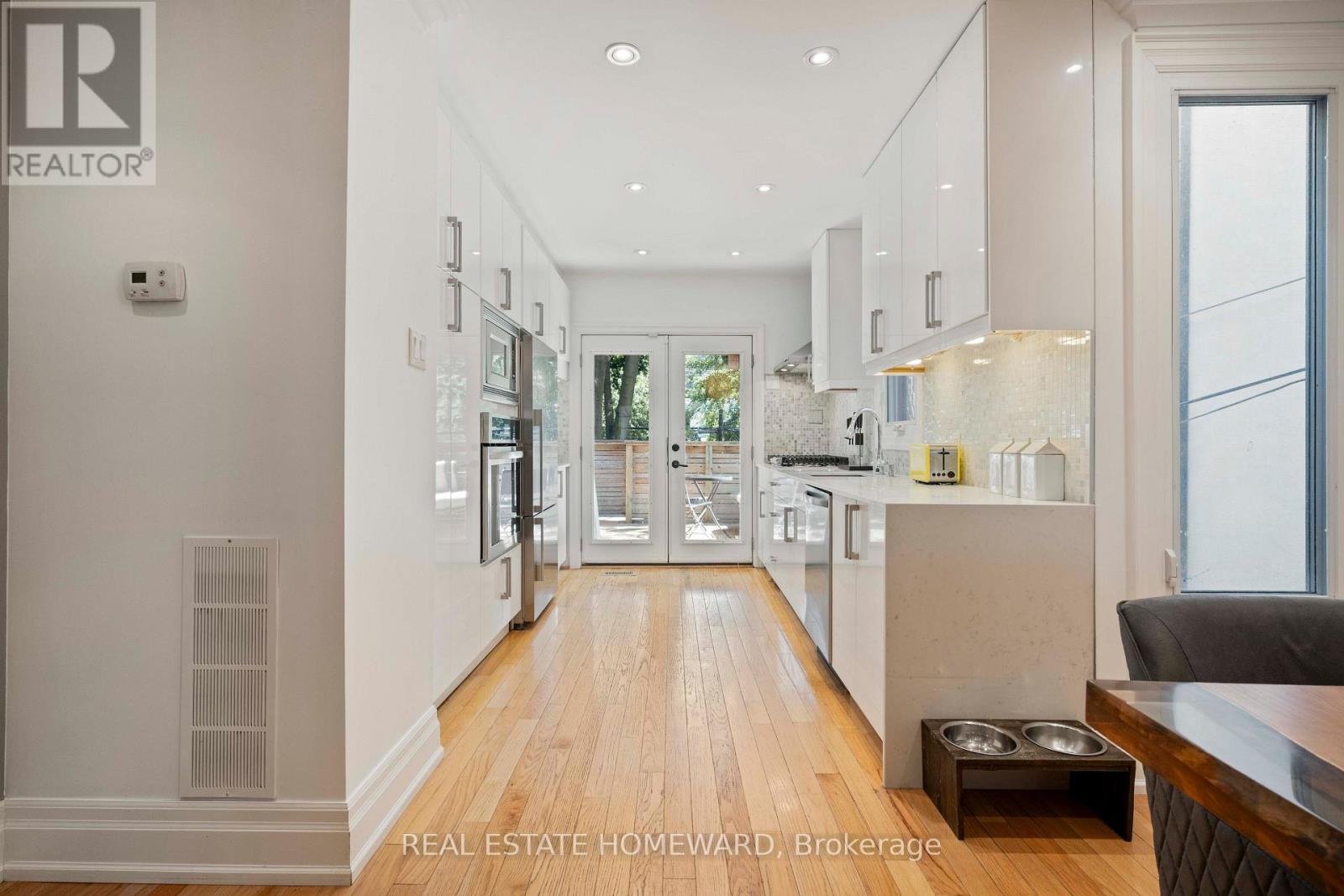 27 Mountalan Avenue, Toronto, Ontario  M4J 1H3 - Photo 16 - E13538358