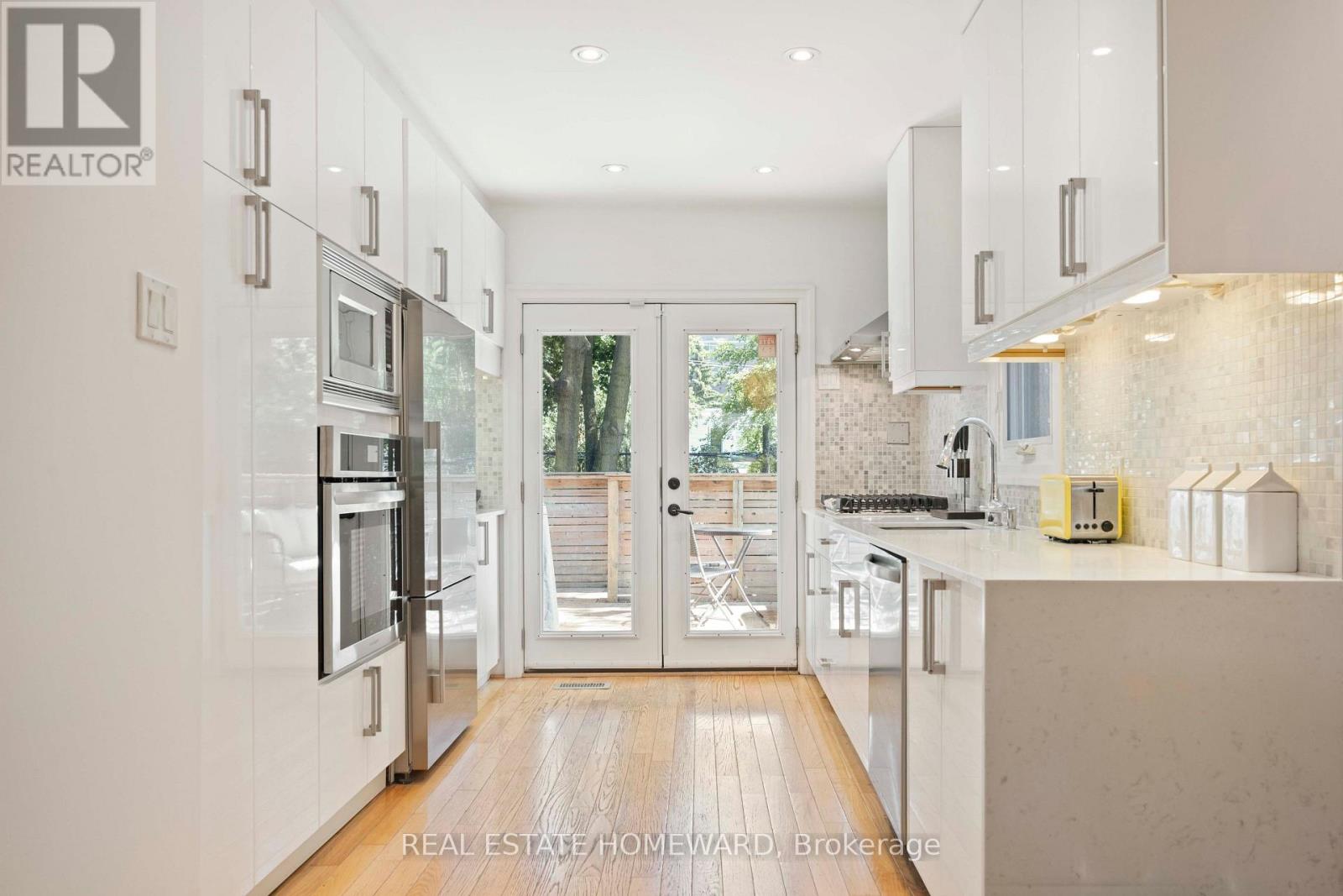 27 Mountalan Avenue, Toronto, Ontario  M4J 1H3 - Photo 18 - E13538358