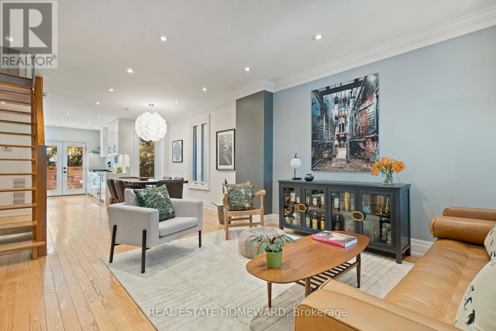 27 Mountalan Avenue, Toronto, Ontario  M4J 1H3 - Photo 5 - E13538358