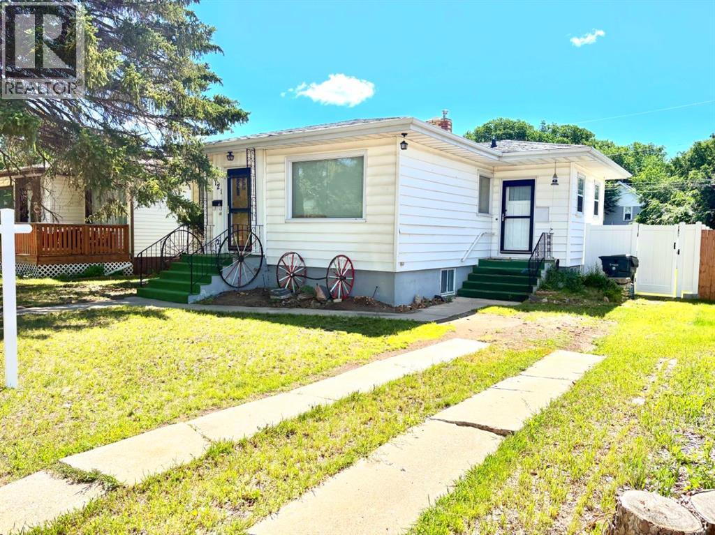 121 5 Street SE, Medicine Hat
