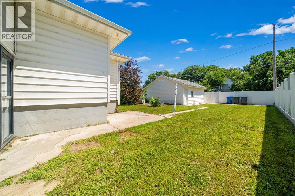 121 5 Street SE, Medicine Hat, Alberta  T1A 0M4 - Photo 26 - A2326585