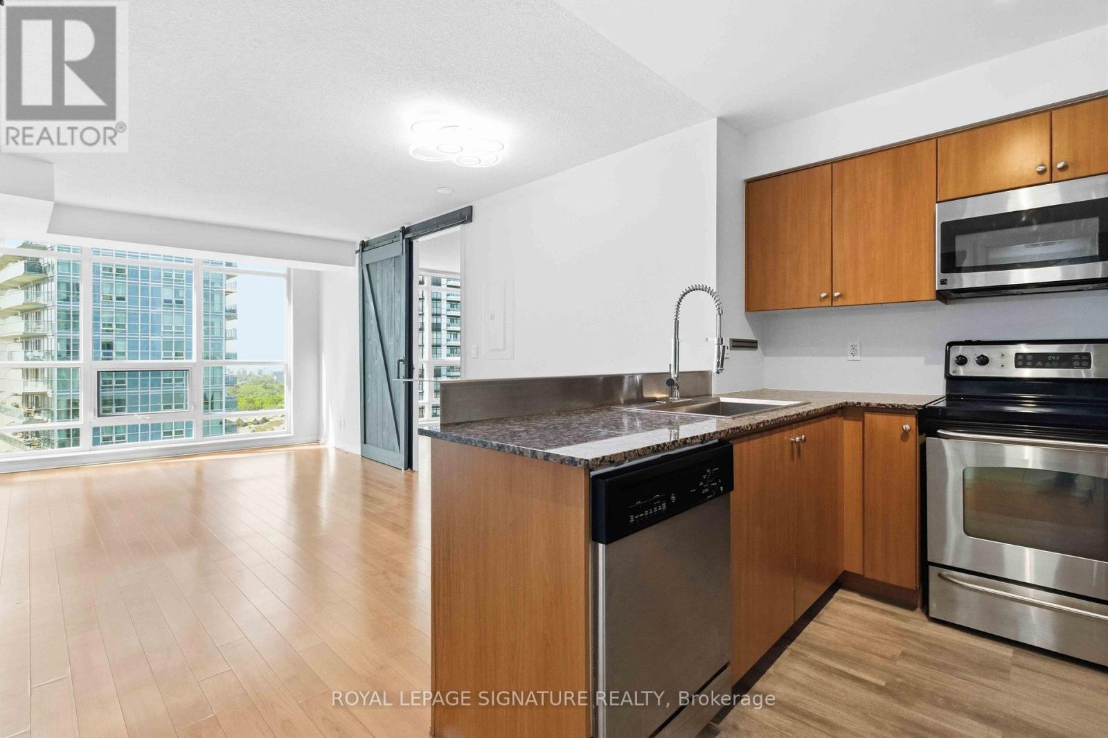 1812 - 185 Legion Road N, Toronto, Ontario  M8Y 0A1 - Photo 8 - W13541144