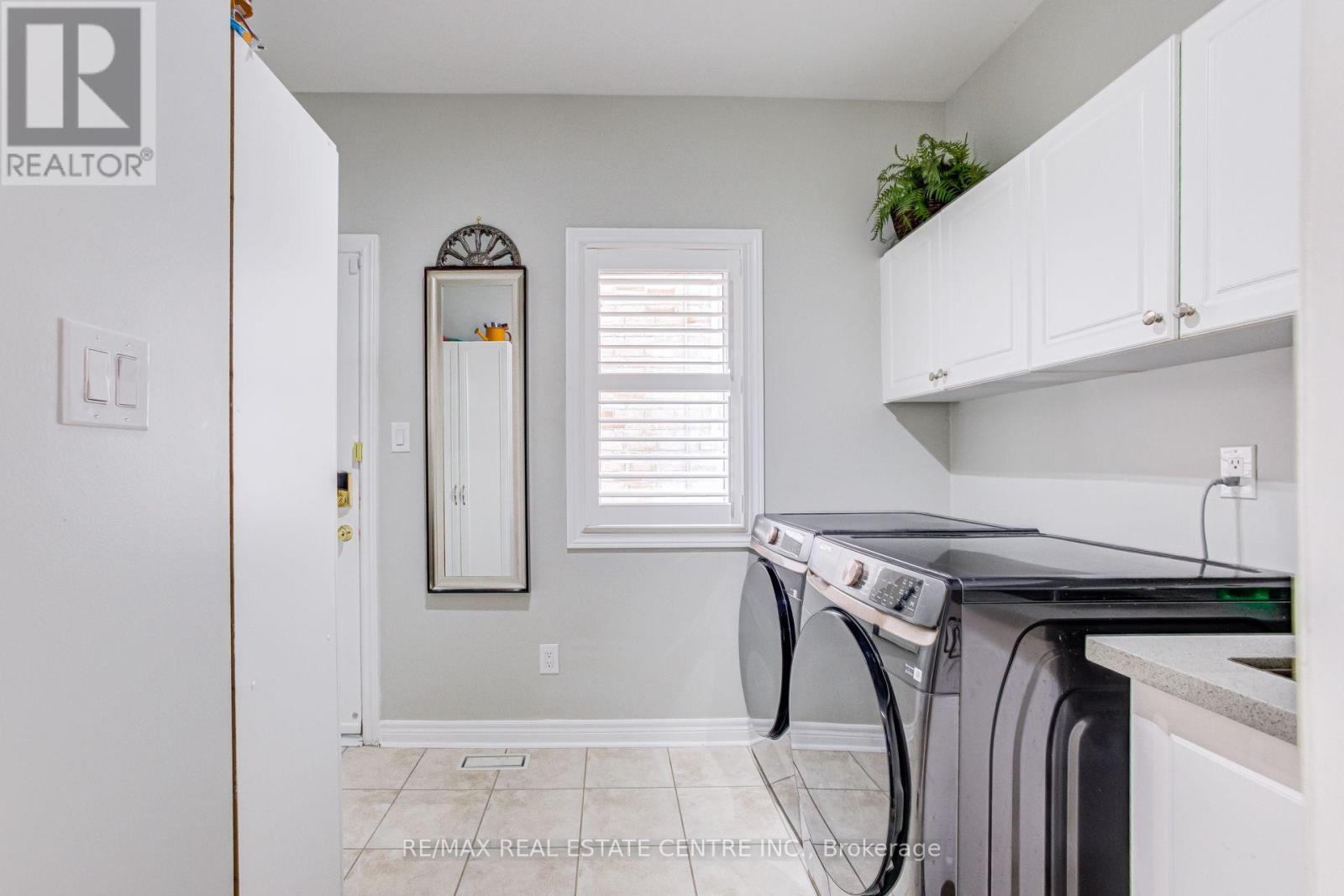 5588 Doctor Peddle Crescent, Mississauga, Ontario  L5M 0K6 - Photo 19 - W13541158