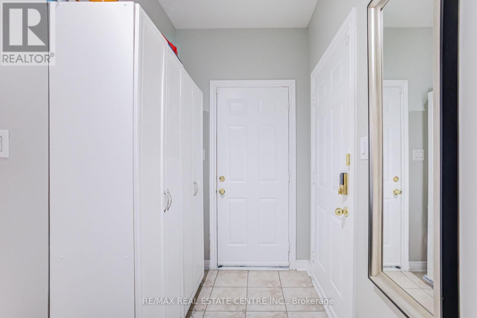5588 Doctor Peddle Crescent, Mississauga, Ontario  L5M 0K6 - Photo 20 - W13541158