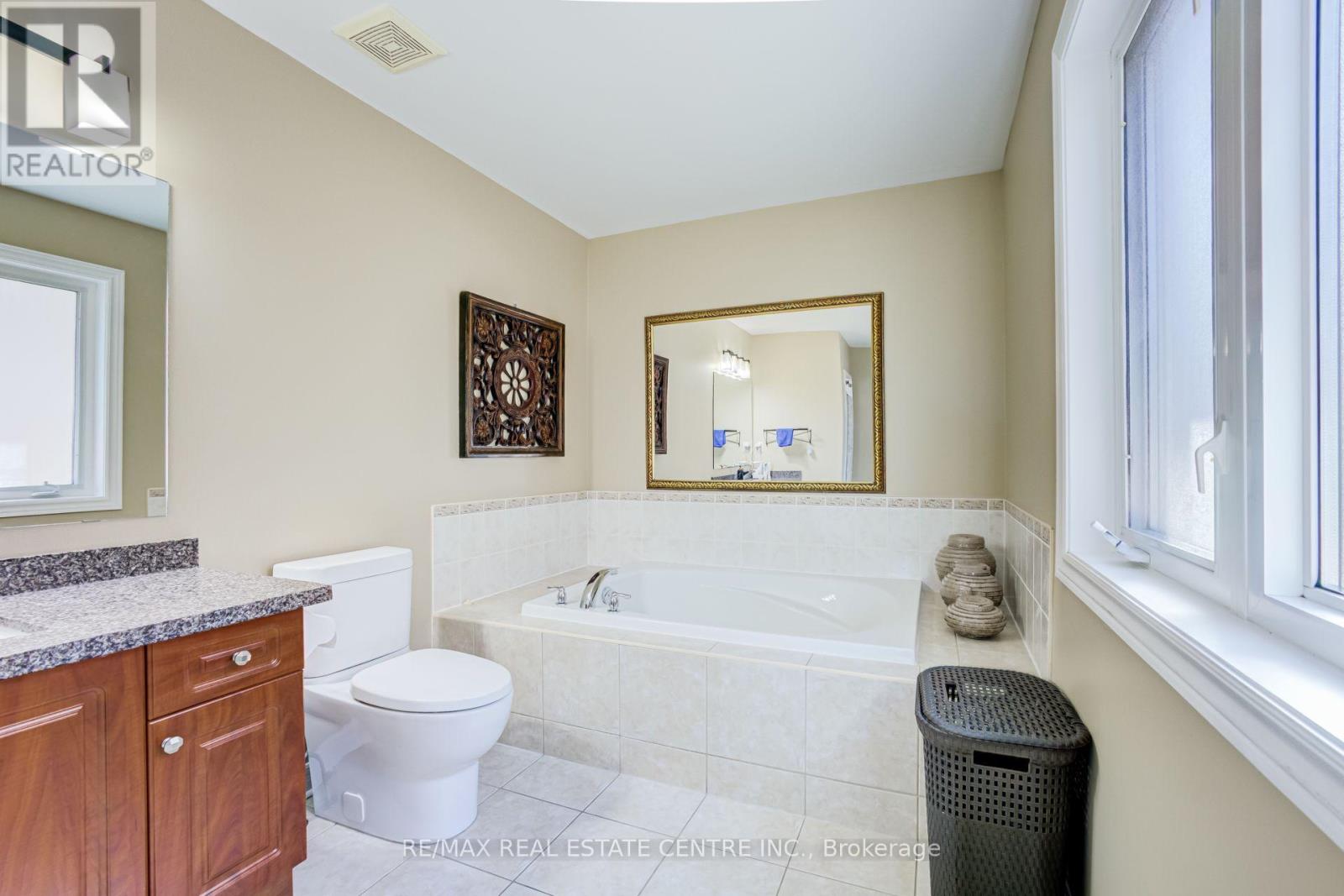 5588 Doctor Peddle Crescent, Mississauga, Ontario  L5M 0K6 - Photo 24 - W13541158