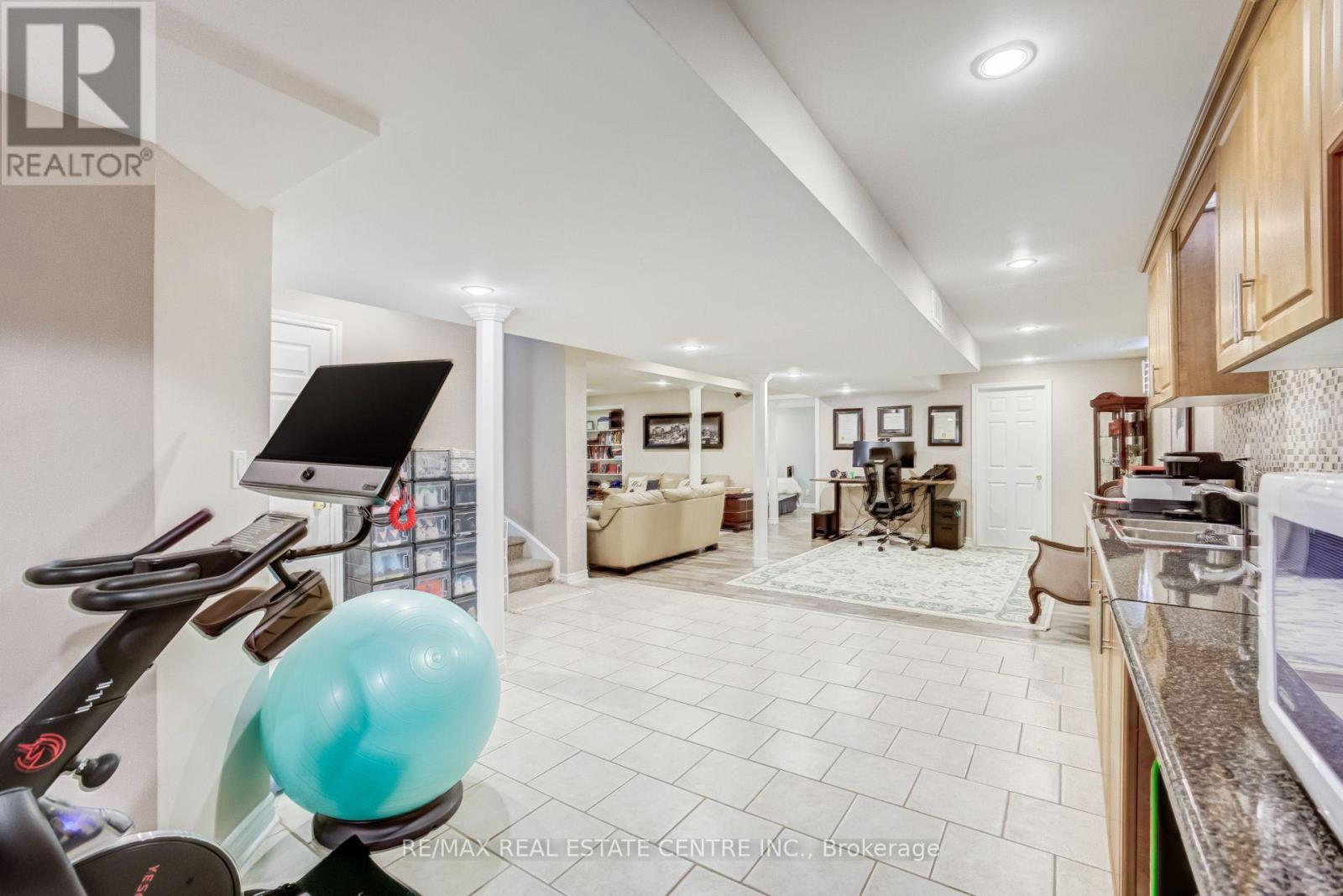 5588 Doctor Peddle Crescent, Mississauga, Ontario  L5M 0K6 - Photo 37 - W13541158