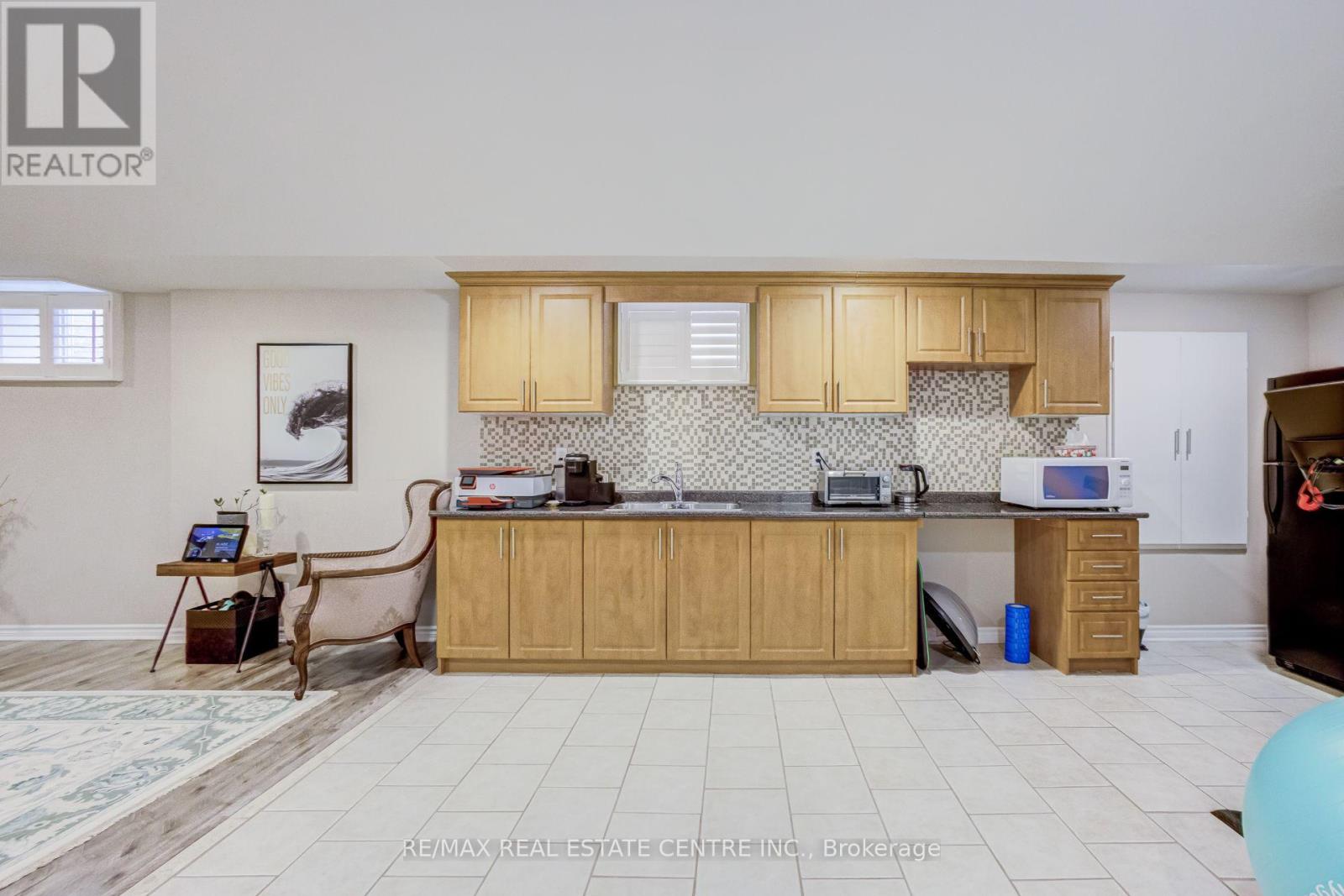 5588 Doctor Peddle Crescent, Mississauga, Ontario  L5M 0K6 - Photo 38 - W13541158