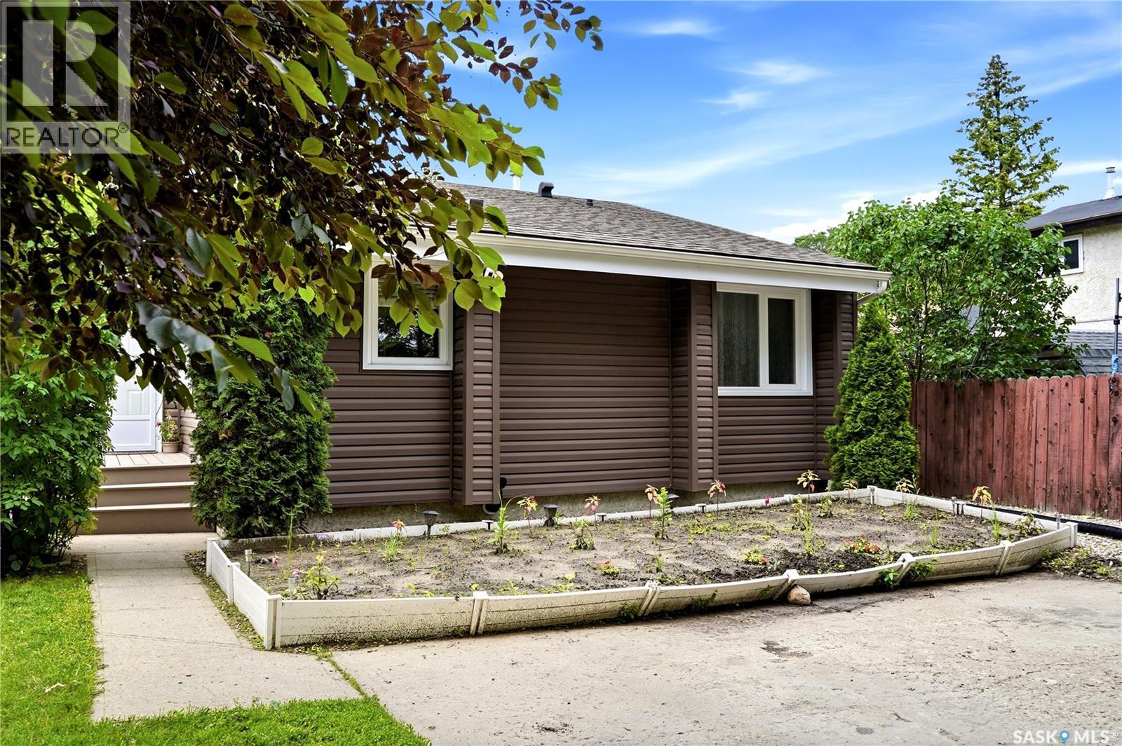 846 Gibson Street N, Regina, Saskatchewan  S4X 1S8 - Photo 4 - SK042022