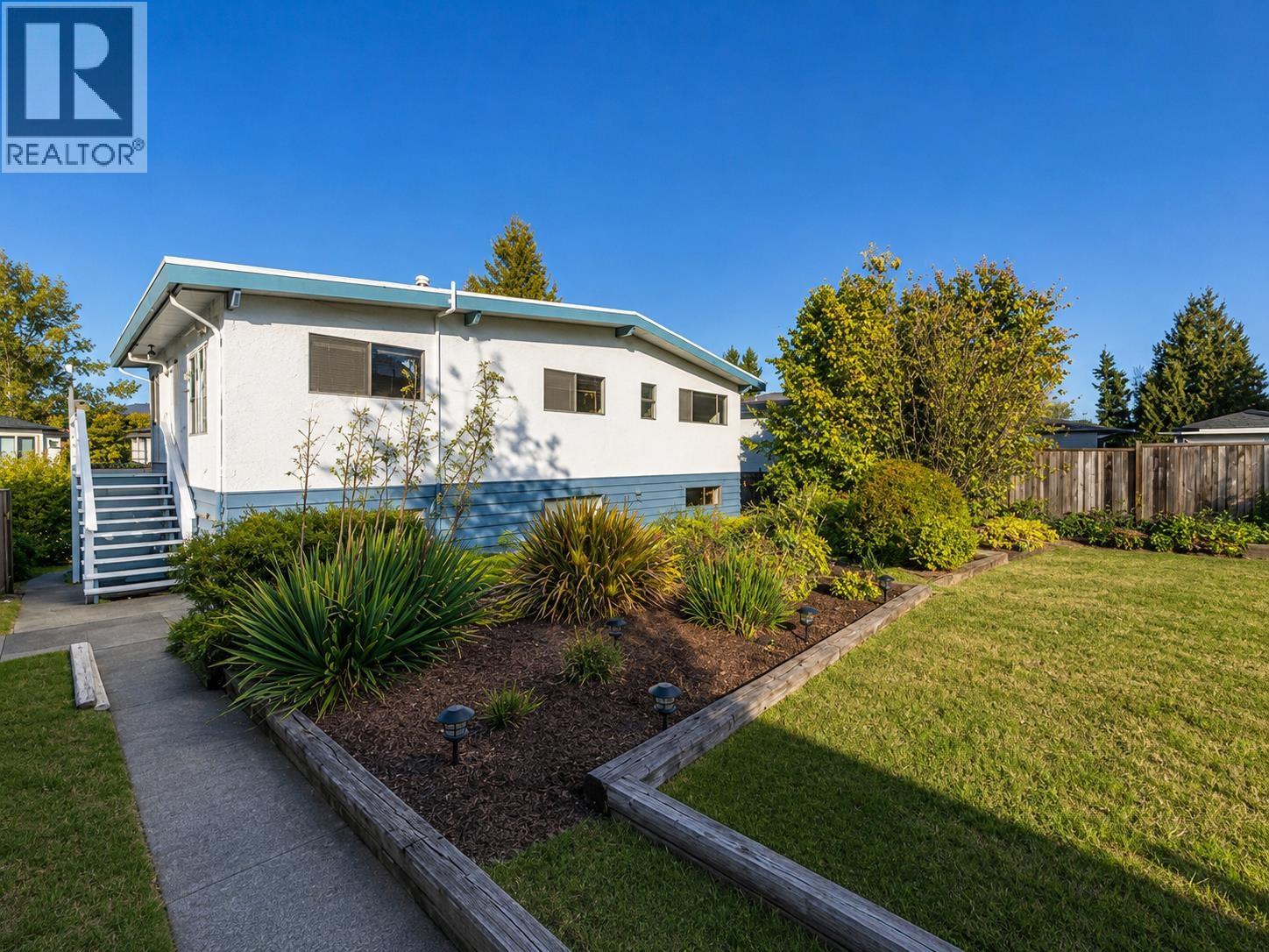 6096 Service Street, Burnaby, British Columbia  V5H 1V8 - Photo 2 - R3144475