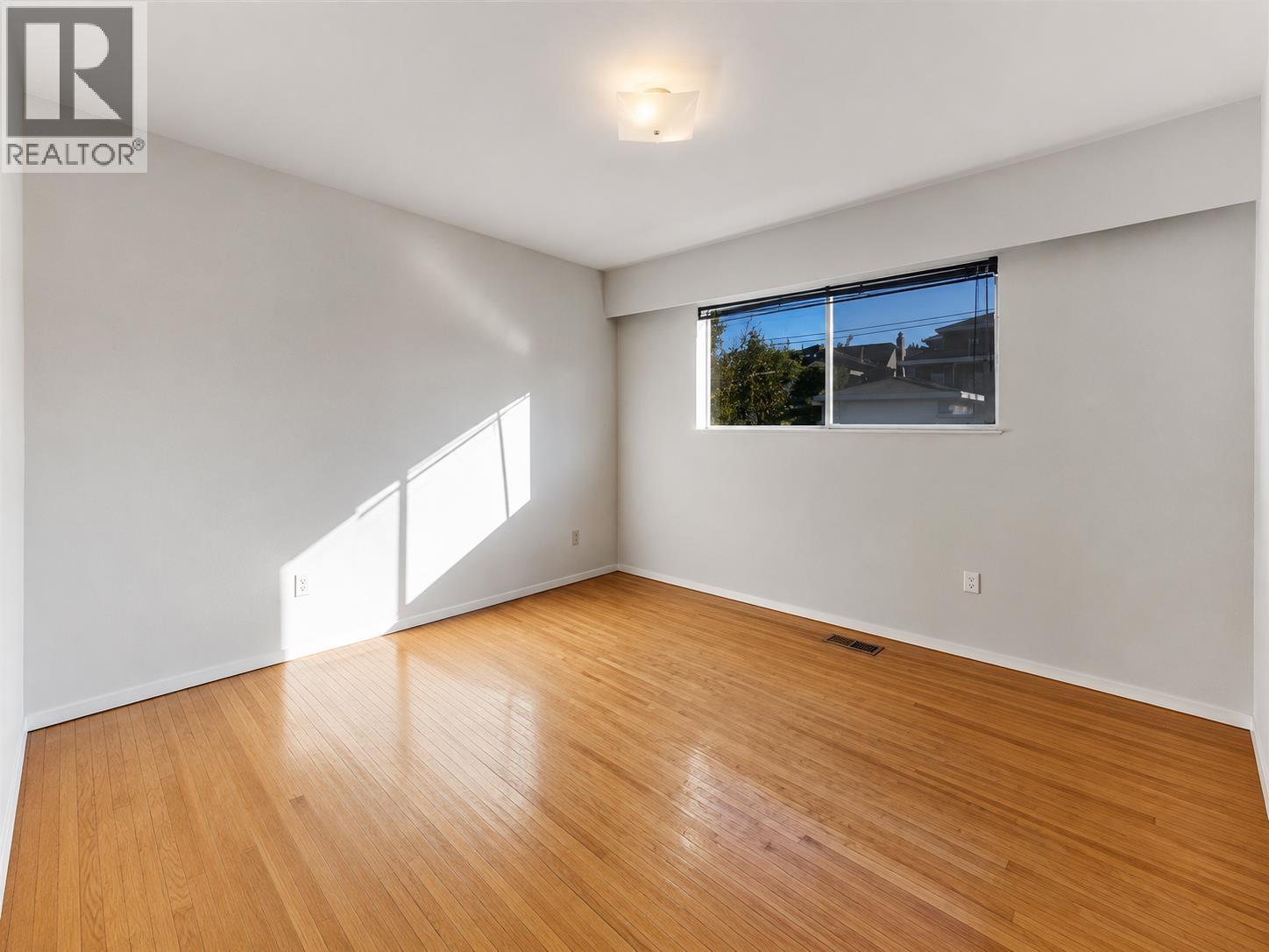 6096 Service Street, Burnaby, British Columbia  V5H 1V8 - Photo 4 - R3144475