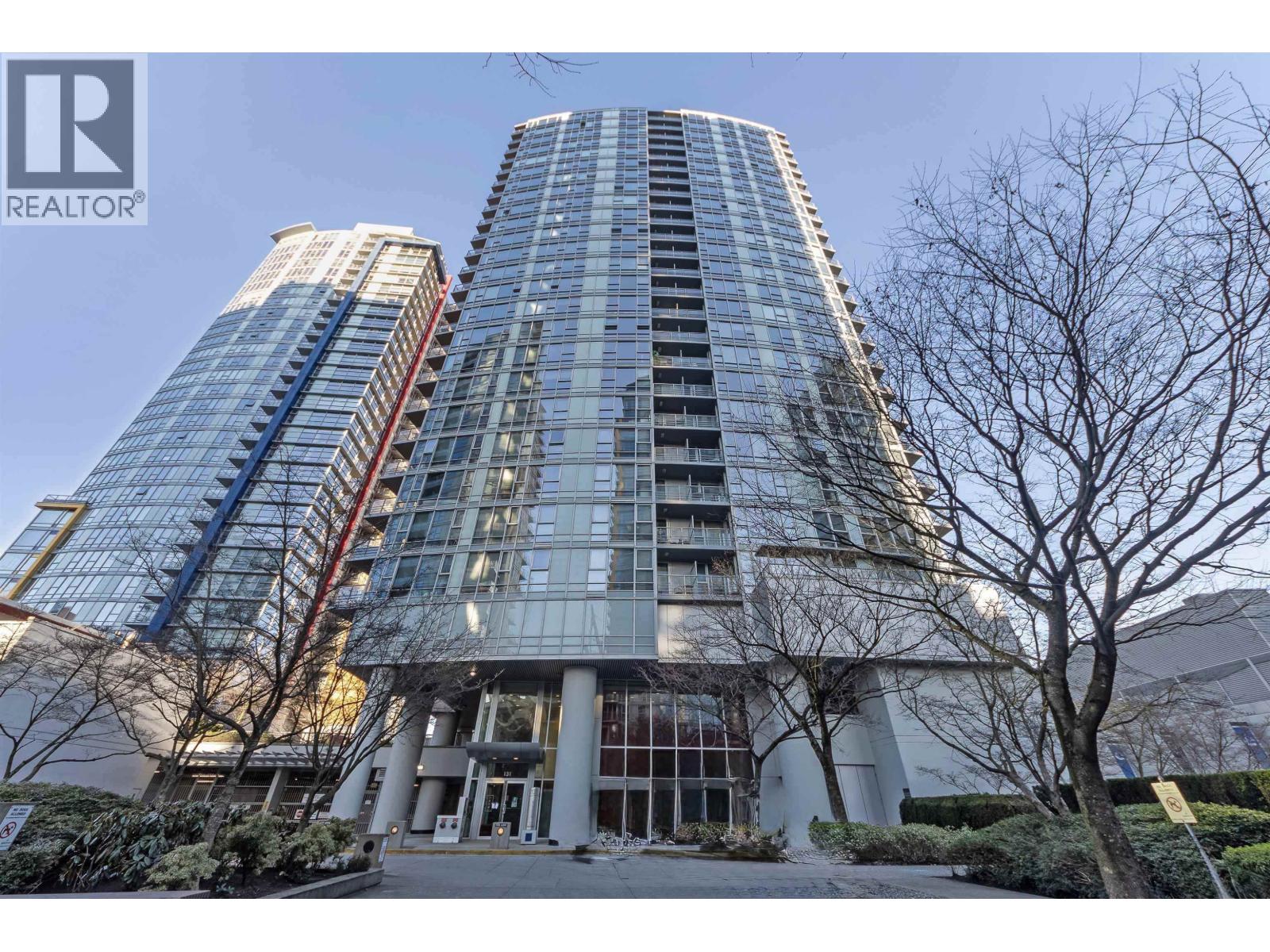 809 131 REGIMENT SQUARE, vancouver, British Columbia