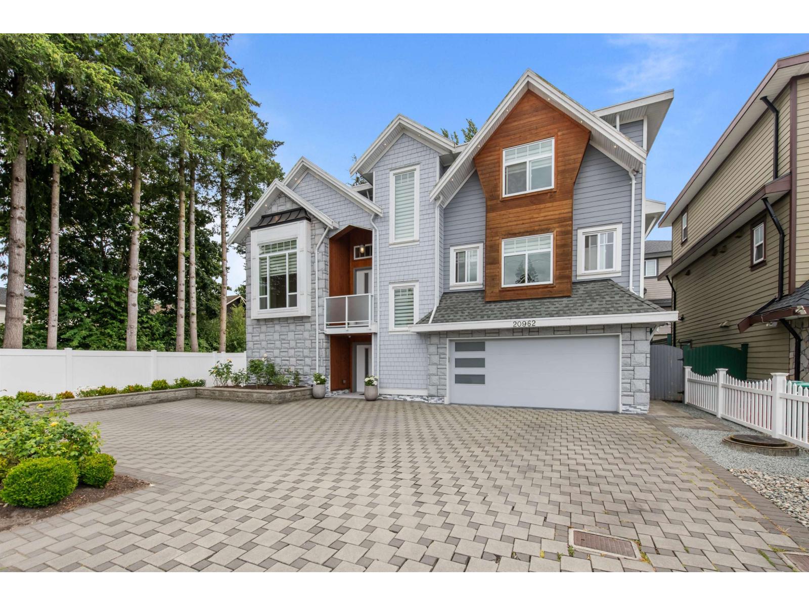 20962 48 AVENUE, langley, British Columbia