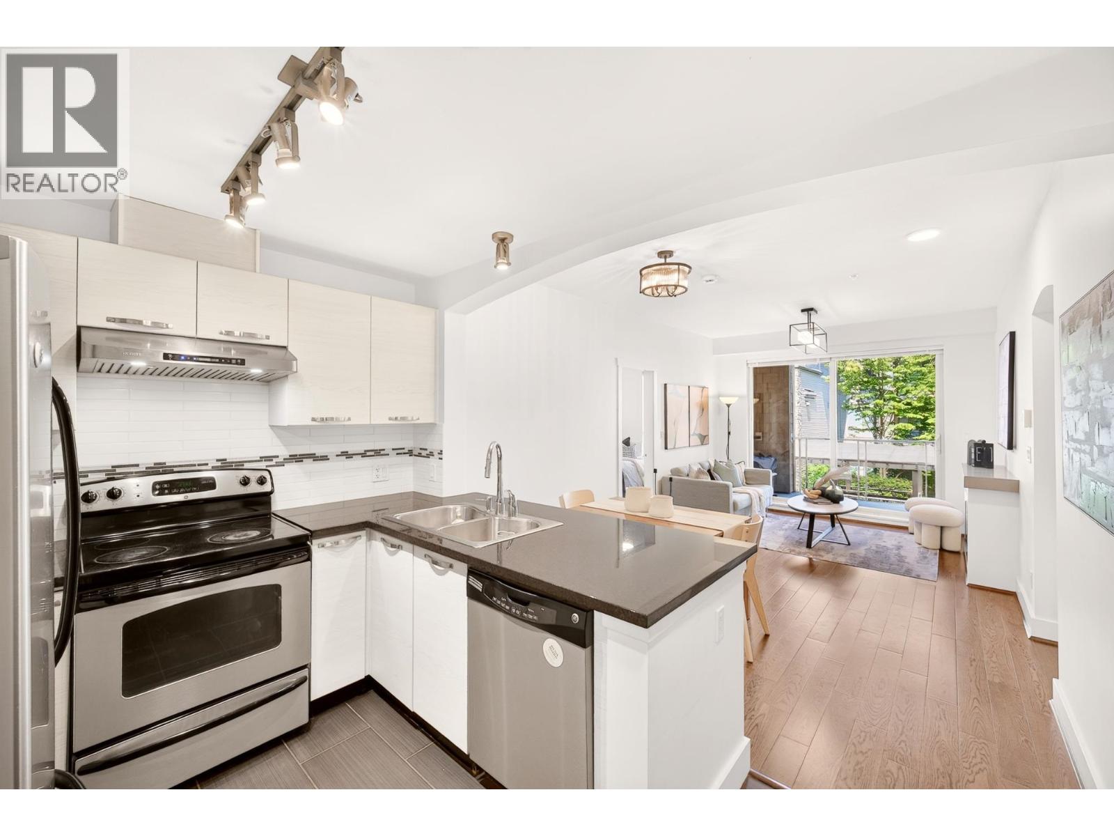 201 7428 Byrnepark Walk, Burnaby, British Columbia  V3N 0B4 - Photo 4 - R3144389