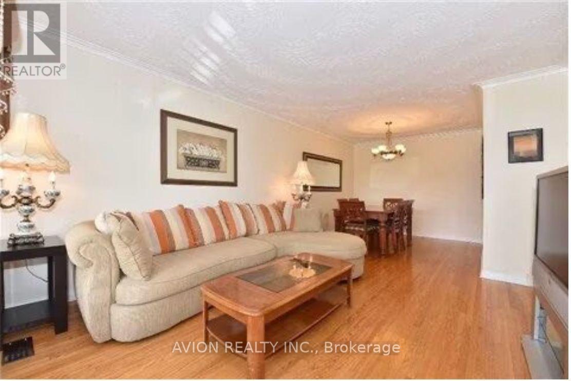 Upper 267 Cherokee Boulevard, Toronto, Ontario  M2H 2J9 - Photo 2 - C13541212