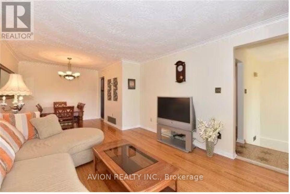 Upper 267 Cherokee Boulevard, Toronto, Ontario  M2H 2J9 - Photo 3 - C13541212
