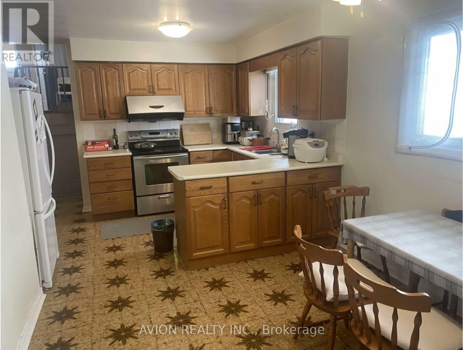 Upper 267 Cherokee Boulevard, Toronto, Ontario  M2H 2J9 - Photo 4 - C13541212