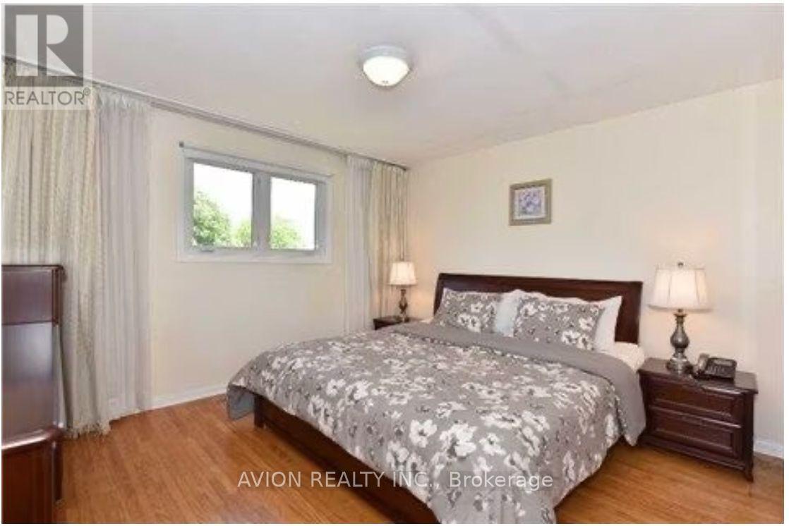 Upper 267 Cherokee Boulevard, Toronto, Ontario  M2H 2J9 - Photo 5 - C13541212