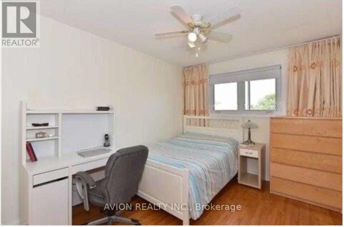 Upper 267 Cherokee Boulevard, Toronto, Ontario  M2H 2J9 - Photo 7 - C13541212