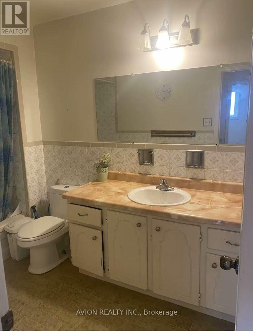 Upper 267 Cherokee Boulevard, Toronto, Ontario  M2H 2J9 - Photo 8 - C13541212
