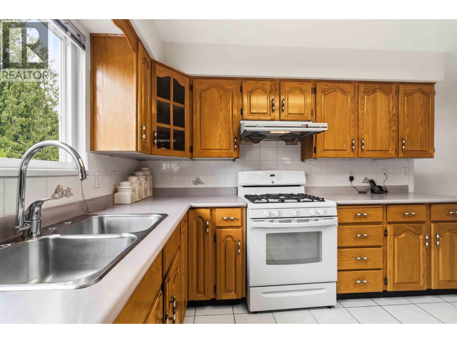 1522 Haversley Avenue, Coquitlam, British Columbia  V3J 1V6 - Photo 10 - R3144465