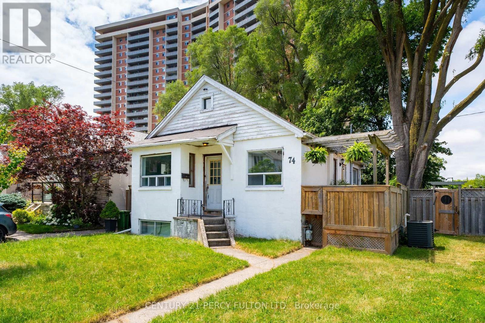 74 ST. DUNSTAN DRIVE, Toronto, Ontario