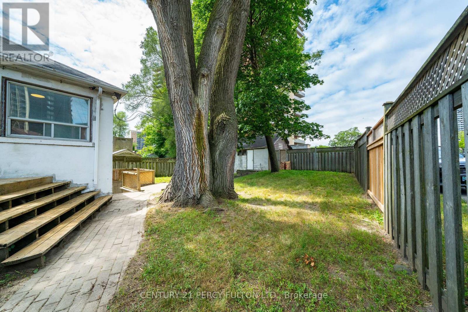 74 St. Dunstan Drive, Toronto, Ontario  M1L 2V5 - Photo 17 - E13541222