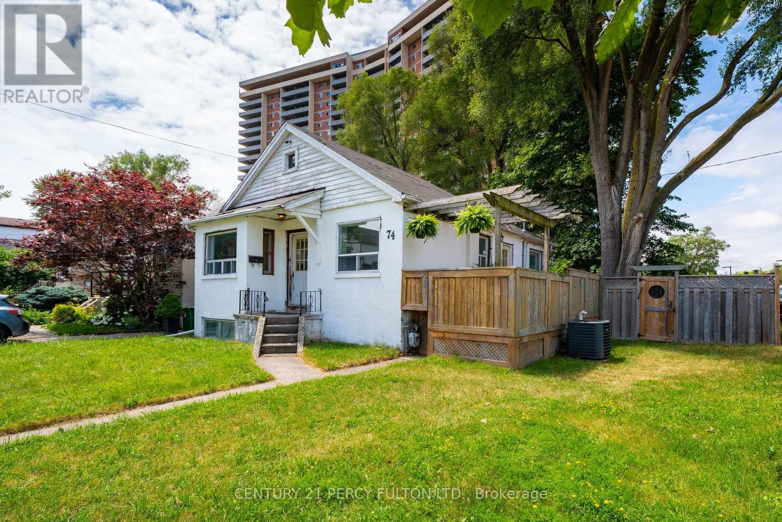 74 St. Dunstan Drive, Toronto, Ontario  M1L 2V5 - Photo 3 - E13541222